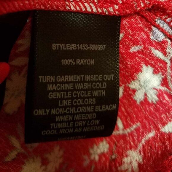 Sanctuary Red White Floral Button Down Peasant Top size Medium - Picture 13 of 13